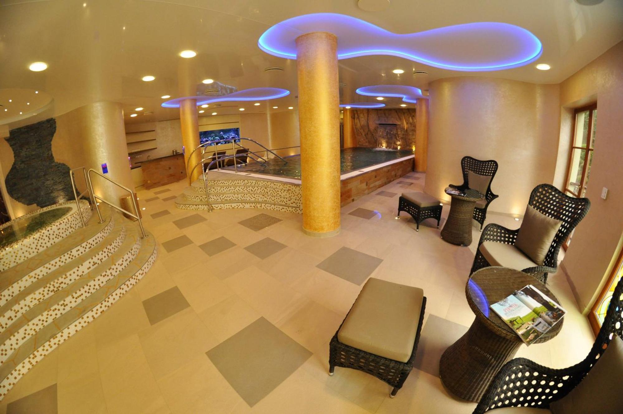 Boutique Hotel Ambiente ****+ Karlovy Vary Exterior photo