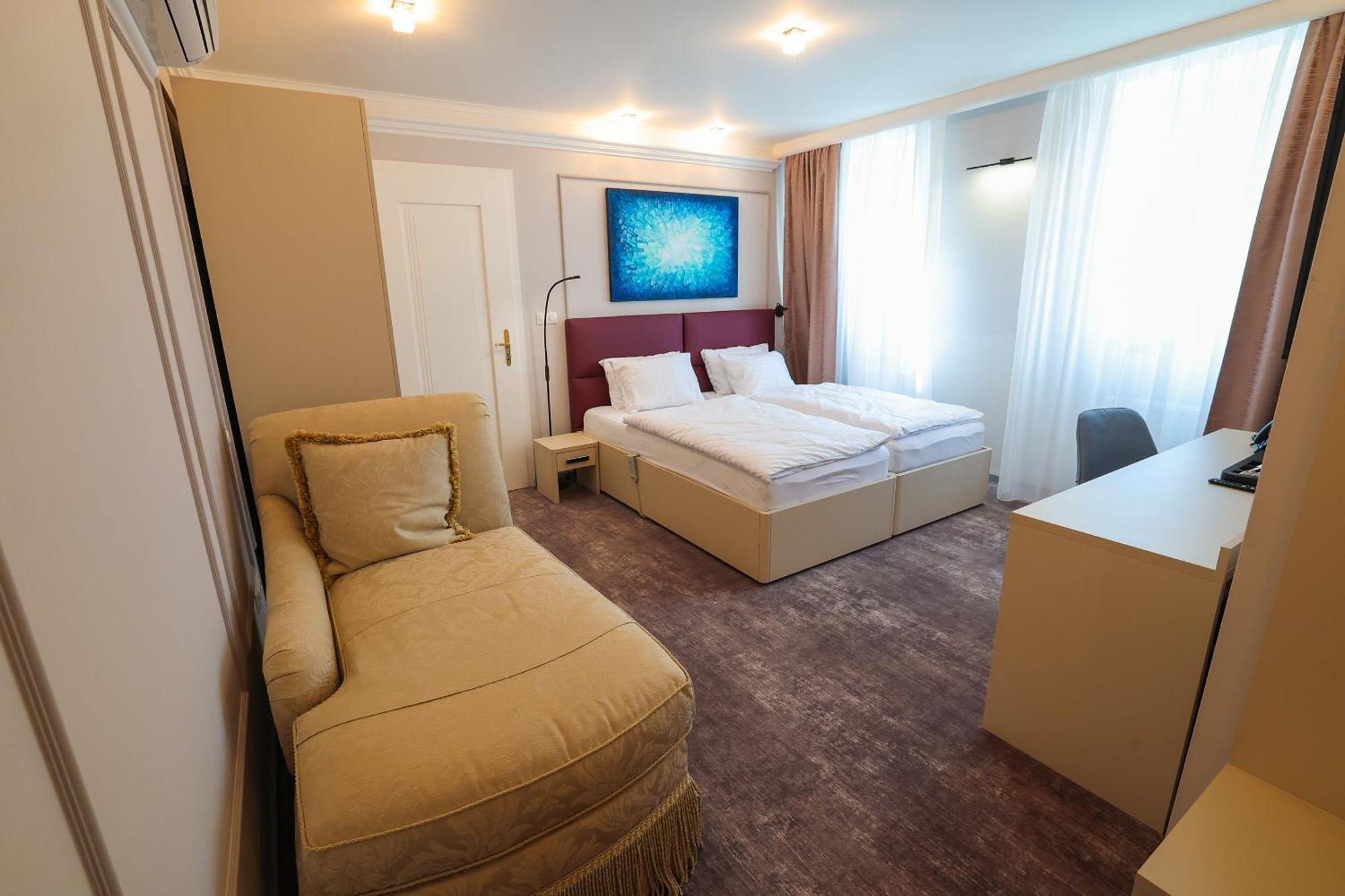 Boutique Hotel Ambiente ****+ Karlovy Vary Exterior photo