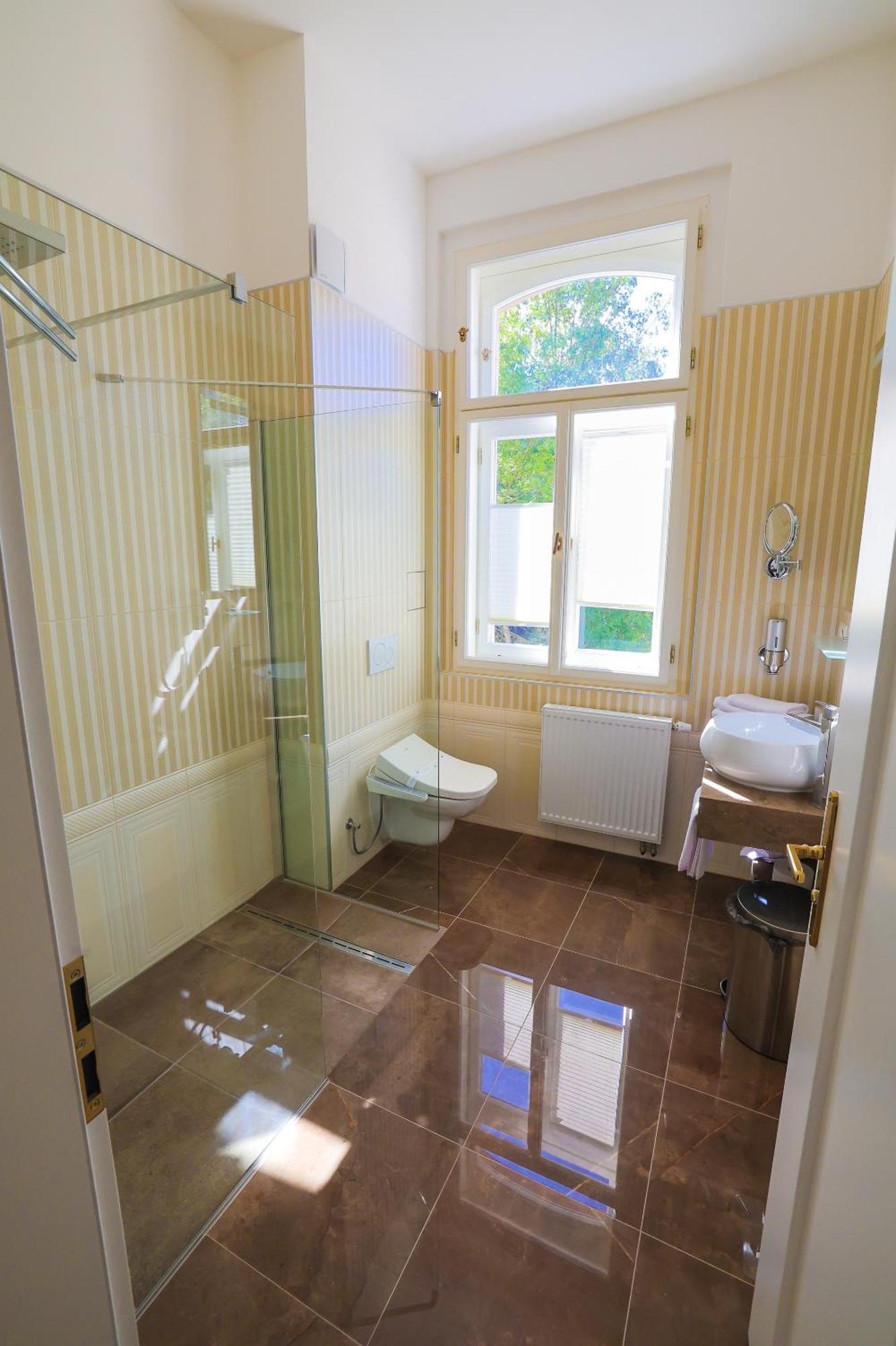 Boutique Hotel Ambiente ****+ Karlovy Vary Exterior photo