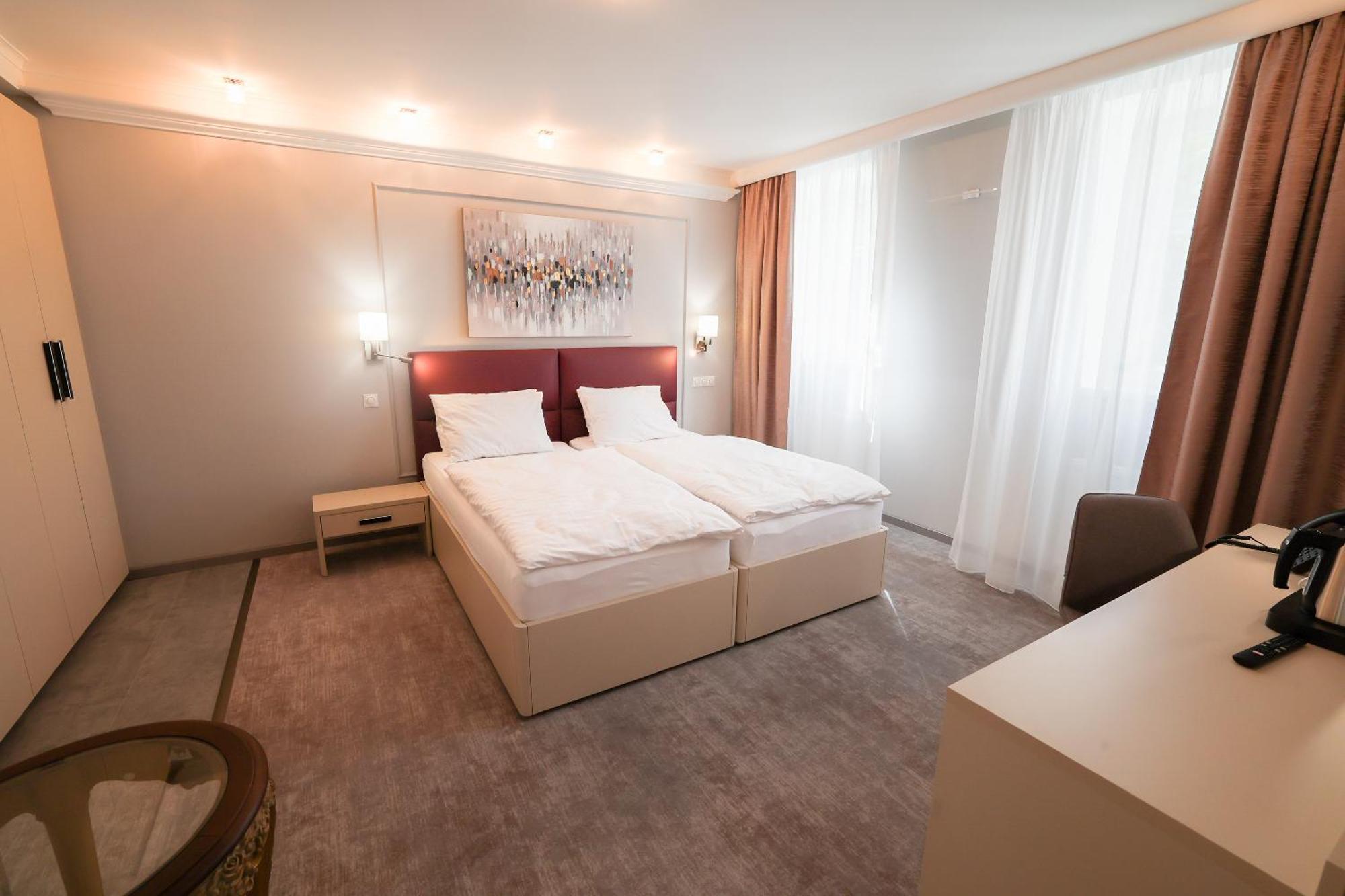 Boutique Hotel Ambiente ****+ Karlovy Vary Exterior photo