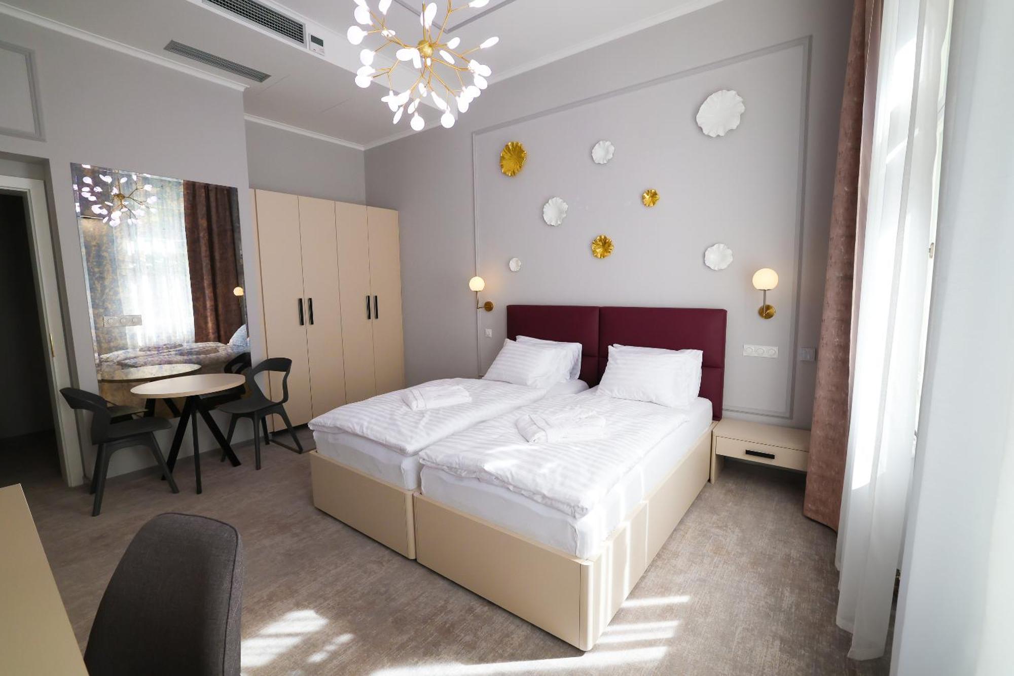 Boutique Hotel Ambiente ****+ Karlovy Vary Exterior photo
